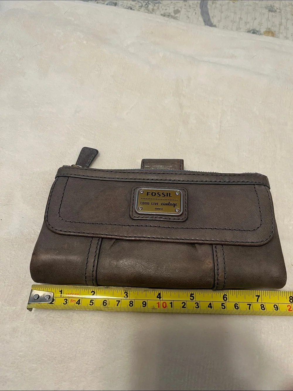 Fossil Distressed Gray/Taupe Leather Zip Wallet for Women
